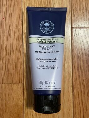 New Neal’s Yard Remedies rehydrating Rose Facial Polish Exfoliant Full Size